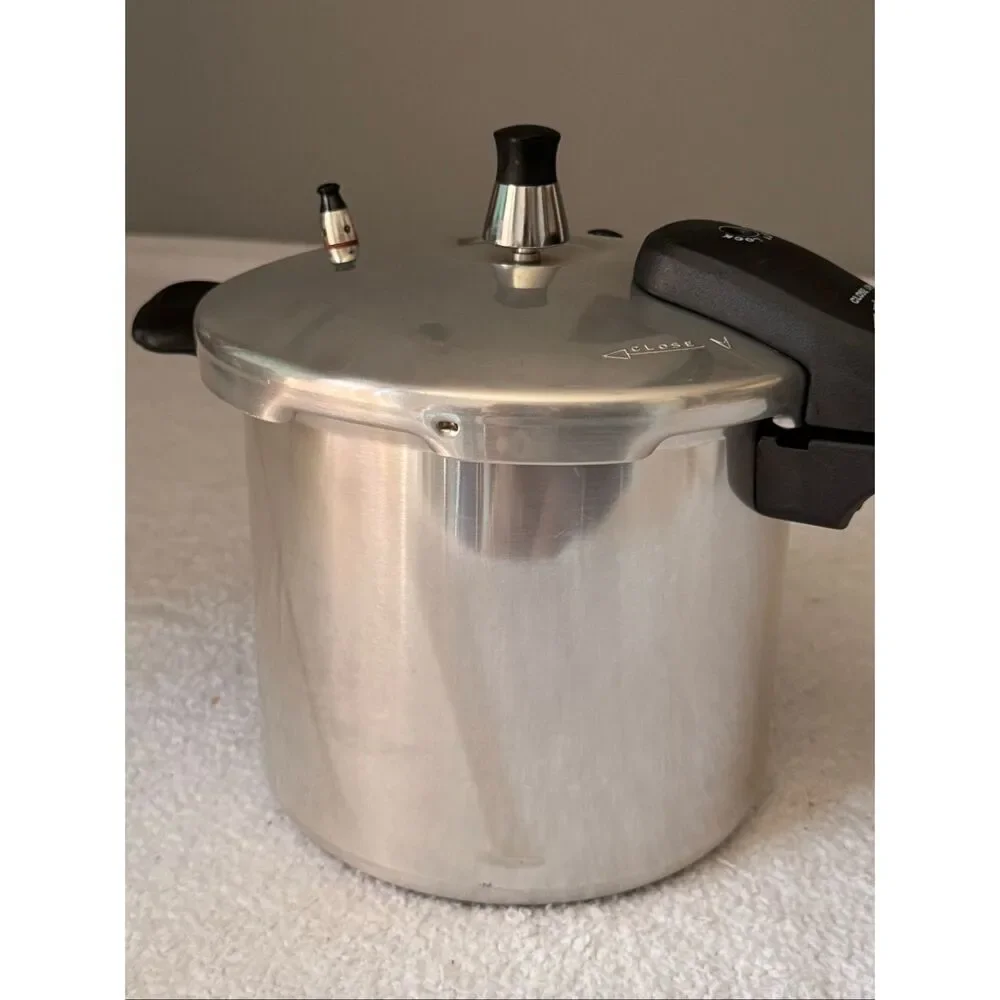 Denmark Pressure Cooker 6Quart / 5.6 Liter Polished Aluminum Model Y20-7(6)-00